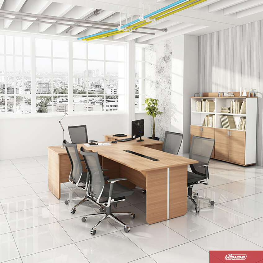در فضاهای با مساحت کم میز مدیر می‌تواند به میز کنفرانس متصل شود.